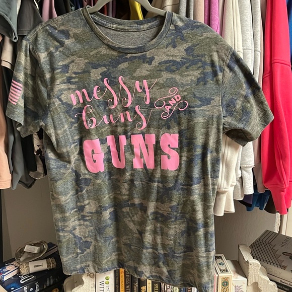 Messy buns camo tee size medium - Picture 1 of 3